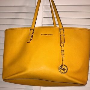 Michael Kors Jet Set Leather Tote